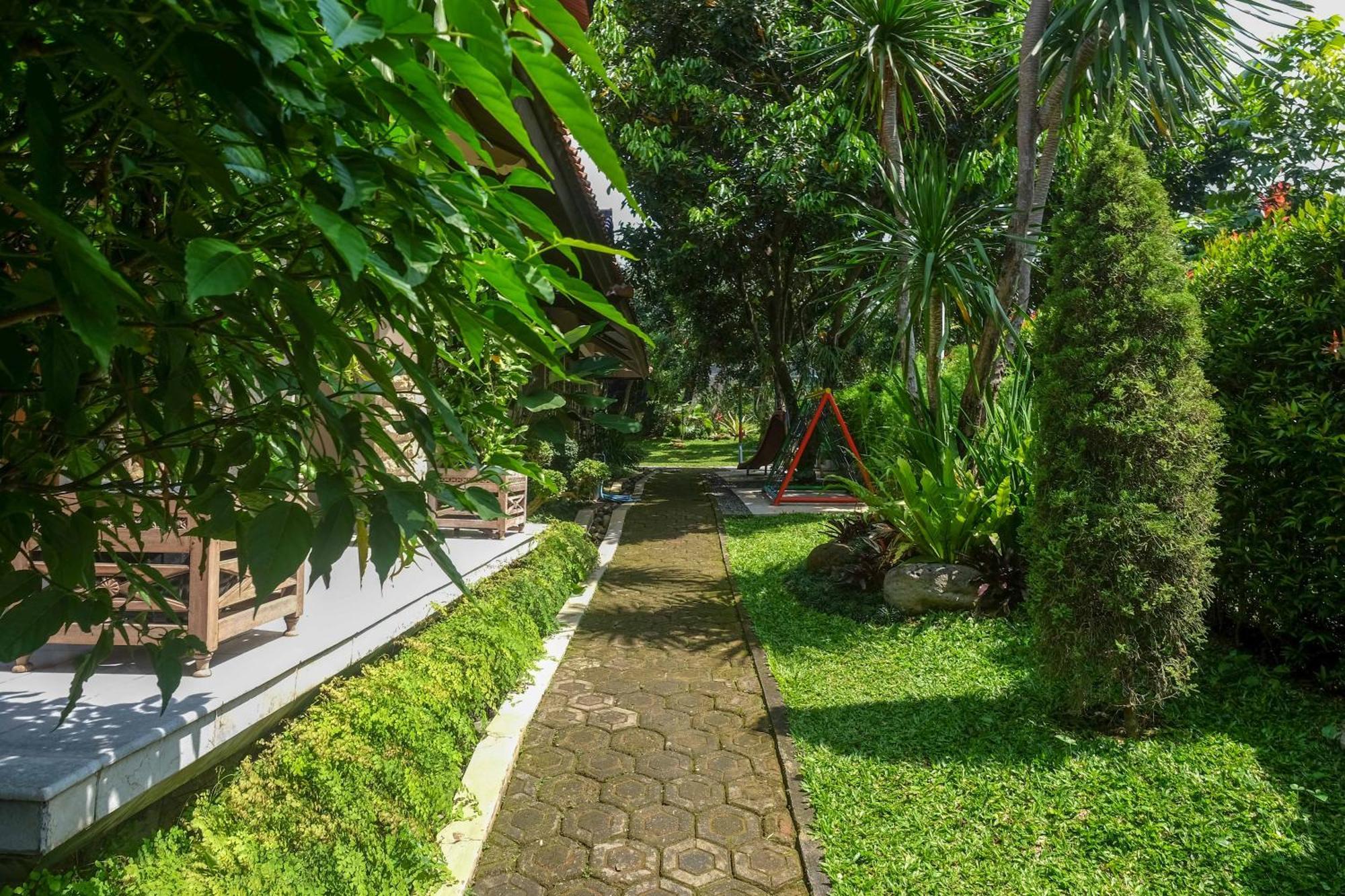 Sareh Villa By The Lavana Semarang Exterior photo
